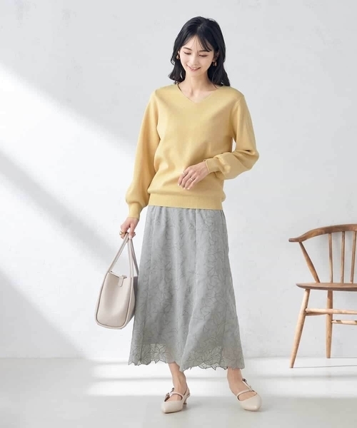 a.v.v（アーヴェヴェ）の「【アンサンブル対応】Vネックパフスリーブラメニット（ニット/セーター・レディース・クリーム/アイボリー・34/42/38/36/40）」の7枚目の写真