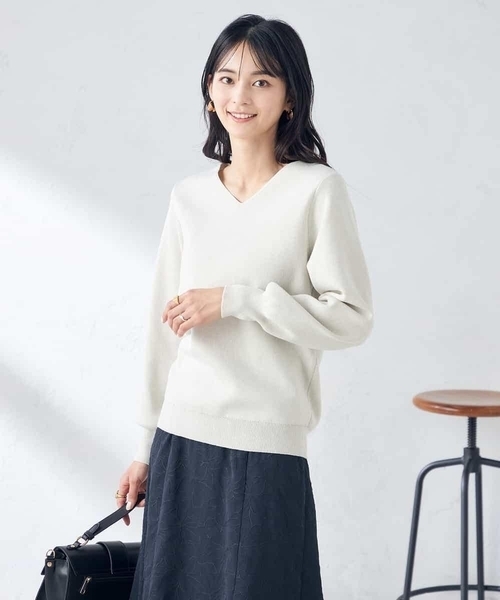 a.v.v（アーヴェヴェ）の「【アンサンブル対応】Vネックパフスリーブラメニット（ニット/セーター・レディース・クリーム/アイボリー・34/42/38/36/40）」の15枚目の写真