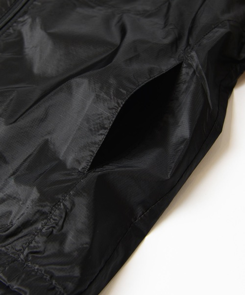 HOLIDAY(ホリデイ)の「PACKABLE NYLON ZIP UP PARKA パッカブルナイロンジップアップパーカー(ナイロンジャケット・レディース・ブラック/ブルー/ホワイト/レッド・ONE SIZE)」の11枚目の写真
