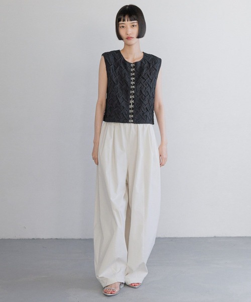 yuw（ユウ）の「ハンドスモッキングベスト　 250056（ベスト・レディース・ブラック/オフホワイト・FREE）」の3枚目の写真