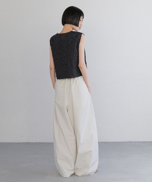 yuw（ユウ）の「ハンドスモッキングベスト　 250056（ベスト・レディース・ブラック/オフホワイト・FREE）」の5枚目の写真