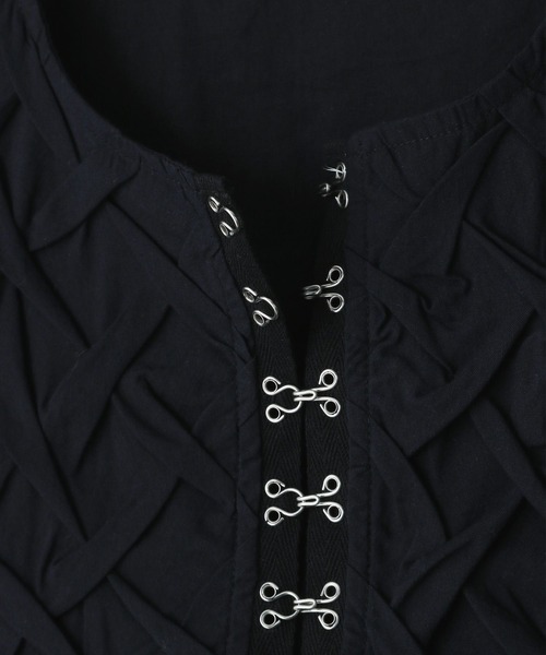 yuw（ユウ）の「ハンドスモッキングベスト　 250056（ベスト・レディース・ブラック/オフホワイト・FREE）」の17枚目の写真