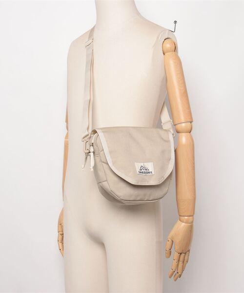 GREGORY(グレゴリー)の「ラフィンショルダー LAUGHING SHOULDER サンドベージュ(ショルダーバッグ・メンズ・サンドベージュ・ONE SIZE)」の5枚目の写真