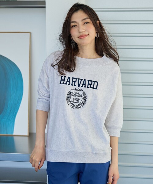 ANY(エニィ)の「カレッジコラボトレーナー(Tシャツ/カットソー・レディース・ネイビー系1/ライトグレー系1/ホワイト系1・F)」の2枚目の写真