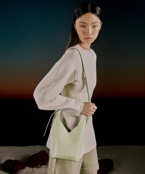 CHARLES&KEITH Simone シモーン アンギュラーバケツバッグ送料込 Simone シモーン アンギュラーバケツバッグ（ショルダーバッグ