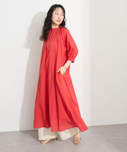 CRAFT STANDARD BOUTIQUE（クラフトスタンダードブティック）の「2WAY綿ボイルギャザーネックワンピース（ワンピース・レディース・レッド/ブルー/その他14・FREE）」の2枚目の写真