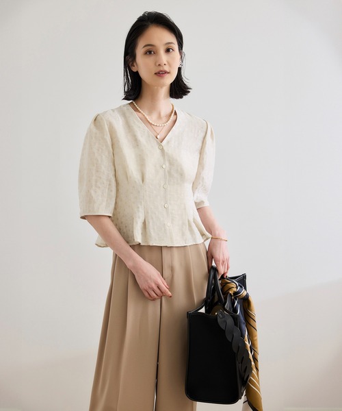 ROPE' / ロペ 【洗える・羽織にもなる】Vネック5分袖パフスリーブブラウス 洗える・羽織にもなる】Vネック5分袖パフスリーブブラウス