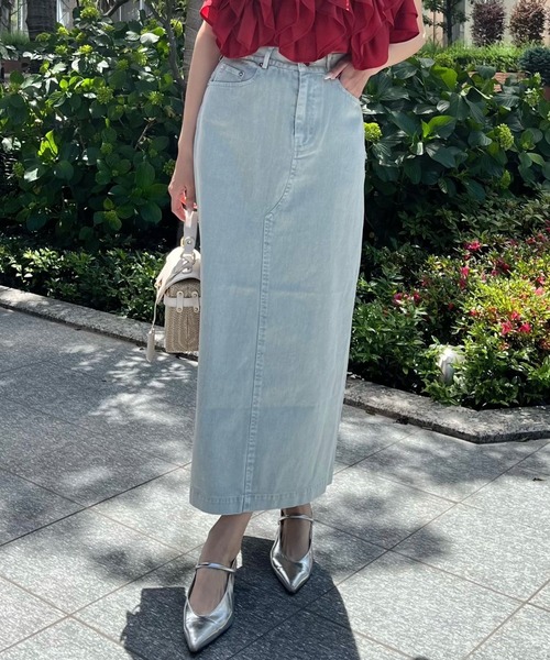 AND COUTURE(アンドクチュール)の「ウォッシュドカラーデニムスカート(デニムスカート・レディース・ブルー/ブラック/イエロー・SMALL/MEDIUM)」の9枚目の写真
