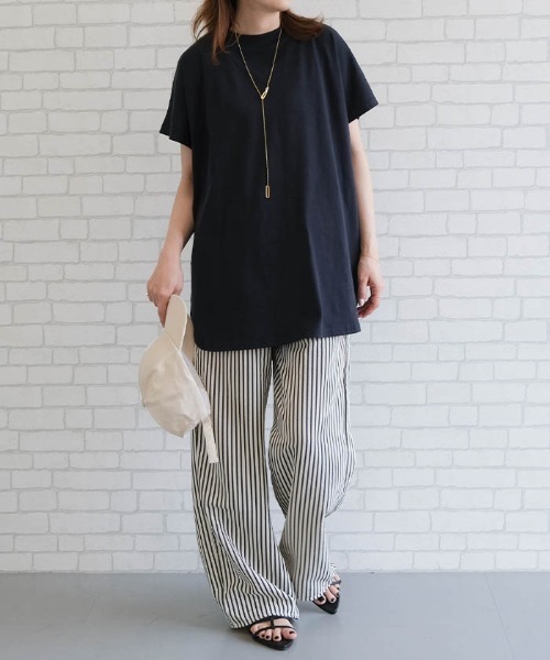 aquagarage(アクアガレージ)の「ロング丈ラウンドヘムカットソー(Tシャツ/カットソー・レディース・ネイビー/チャコール/オフホワイト・FREE)」の3枚目の写真