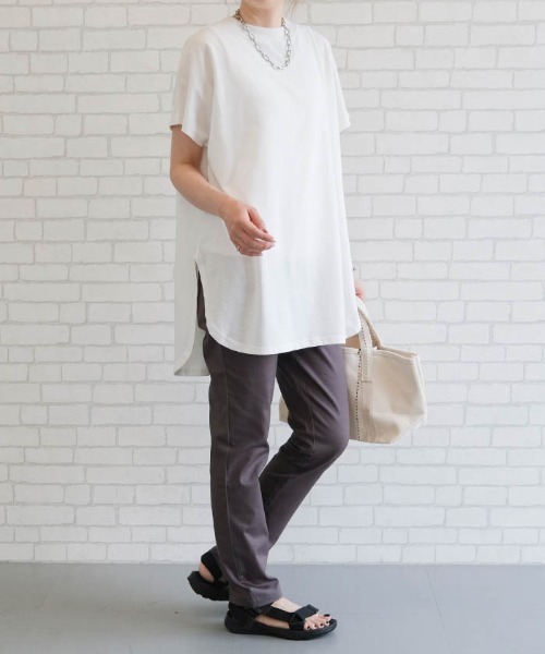 aquagarage(アクアガレージ)の「ロング丈ラウンドヘムカットソー(Tシャツ/カットソー・レディース・ネイビー/チャコール/オフホワイト・FREE)」の13枚目の写真