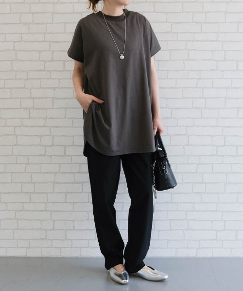 aquagarage(アクアガレージ)の「ロング丈ラウンドヘムカットソー(Tシャツ/カットソー・レディース・ネイビー/チャコール/オフホワイト・FREE)」の7枚目の写真