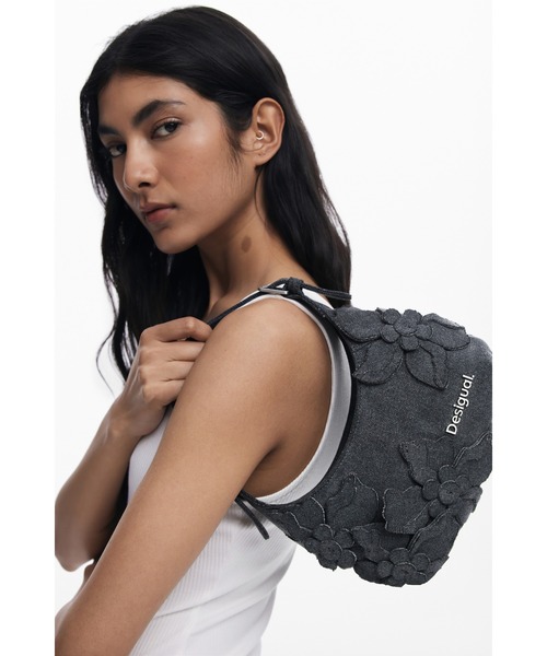 Desigual(デシグアル)の「アップリケフラワー ミニショルダーバッグ(ボディバッグ/ウエストポーチ・レディース・ブラック・FREE)」の10枚目の写真