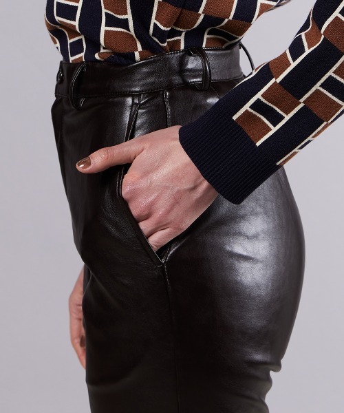 Sov.(ソブ)の「フェイクスキン スキニーパンツ(その他パンツ・レディース・ダークブラウン/ブラック・36/38)」の16枚目の写真