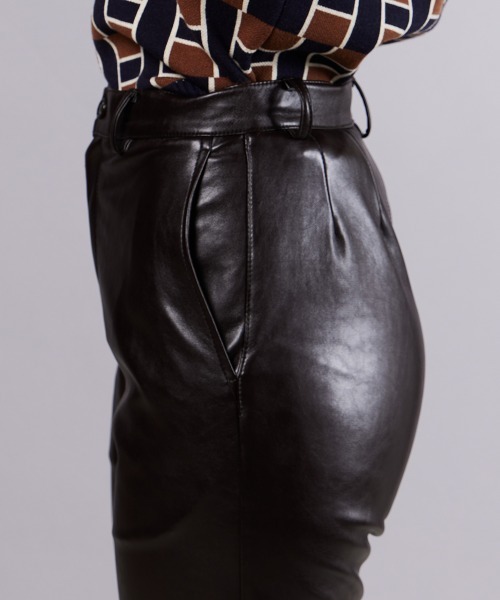 Sov.(ソブ)の「フェイクスキン スキニーパンツ(その他パンツ・レディース・ダークブラウン/ブラック・36/38)」の17枚目の写真