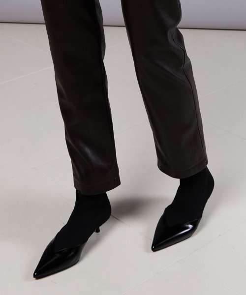 Sov.(ソブ)の「フェイクスキン スキニーパンツ(その他パンツ・レディース・ダークブラウン/ブラック・36/38)」の4枚目の写真