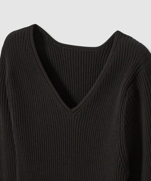 allureville（アルアバイル）の「袖釦Vネックプルオーバー（ニット/セーター・レディース・ブラック/オフホワイト/キャメル/オレンジ・2）」の7枚目の写真