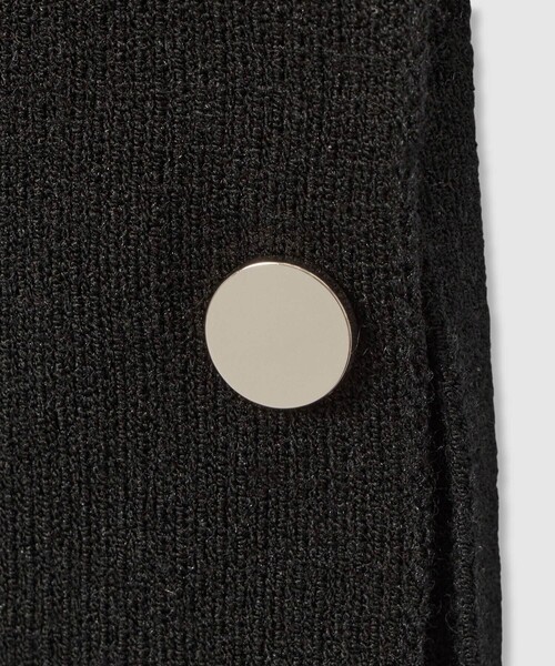 allureville（アルアバイル）の「袖釦Vネックプルオーバー（ニット/セーター・レディース・ブラック/オフホワイト/キャメル/オレンジ・2）」の9枚目の写真