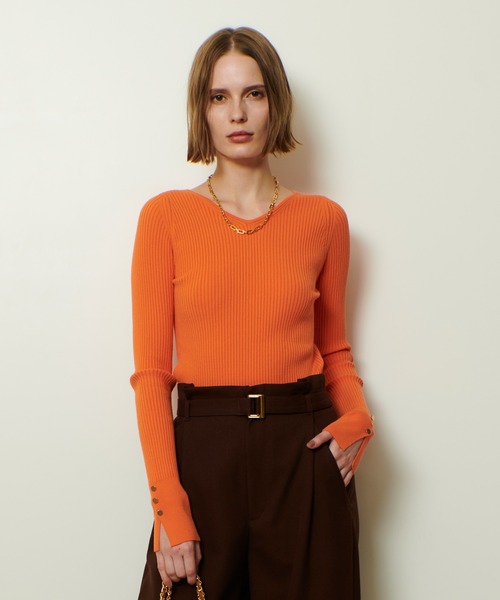 allureville（アルアバイル）の「袖釦Vネックプルオーバー（ニット/セーター・レディース・ブラック/オフホワイト/キャメル/オレンジ・2）」の16枚目の写真