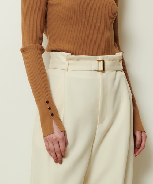 allureville（アルアバイル）の「袖釦Vネックプルオーバー（ニット/セーター・レディース・ブラック/オフホワイト/キャメル/オレンジ・2）」の22枚目の写真