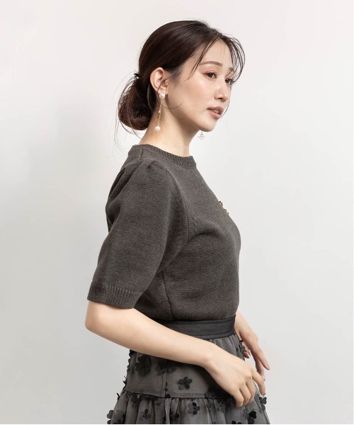 RANDA（ランダ）の「モノグラムブローチ付ニットトップス（ニット/セーター・レディース・ホワイト/ブルー/イエロー/ダークグレー・FREE）」の15枚目の写真