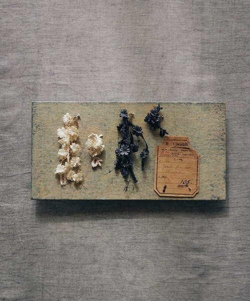 m.soeur（エムスール）の「小さなお花のアシンメトリーピアス（ピアス（両耳用）・レディース・ラベンダー/ブラック/ホワイト・FREE）」の12枚目の写真