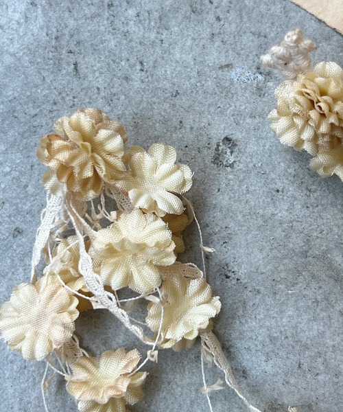 m.soeur(エムスール)の「小さなお花のアシンメトリーピアス(ピアス(両耳用)・レディース・ラベンダー/ブラック/ホワイト/ブルー・FREE)」の15枚目の写真