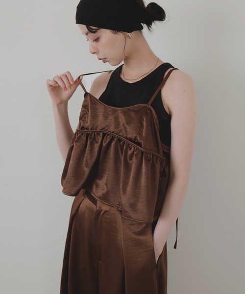 LIAN（リアン）の「サテンキャミビスチェ（キャミソール・レディース・アイボリー/ブラック/グレイッシュベージュ/ブラウン・FREE）」の8枚目の写真