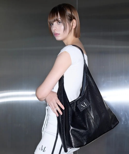 MUCENT（ムセント）の「◇MUCENT◇ブランド直輸入正規品/クレセント レザー ショルダーバッグ CRESCENT LEATHER SHOULDER BAG（ショルダーバッグ・レディース・ブラック・FREE）」の4枚目の写真