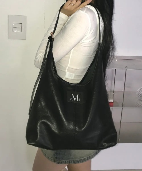 MUCENT（ムセント）の「◇MUCENT◇ブランド直輸入正規品/クレセント レザー ショルダーバッグ CRESCENT LEATHER SHOULDER BAG（ショルダーバッグ・レディース・ブラック・FREE）」の2枚目の写真