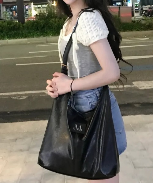 MUCENT（ムセント）の「◇MUCENT◇ブランド直輸入正規品/クレセント レザー ショルダーバッグ CRESCENT LEATHER SHOULDER BAG（ショルダーバッグ・レディース・ブラック・FREE）」の18枚目の写真