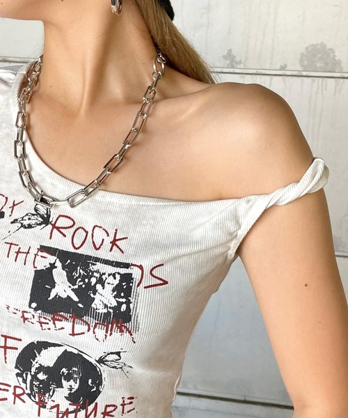 non-hedge(ノンヘッジ)の「ロックプリントイレギュラーヘムワンショルダーTシャツ(Tシャツ/カットソー・レディース・ブラック/ベージュ/オフホワイト・FREE)」の20枚目の写真