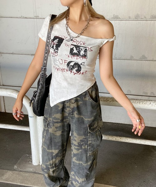 non-hedge(ノンヘッジ)の「ロックプリントイレギュラーヘムワンショルダーTシャツ(Tシャツ/カットソー・レディース・ブラック/ベージュ/オフホワイト・FREE)」の18枚目の写真