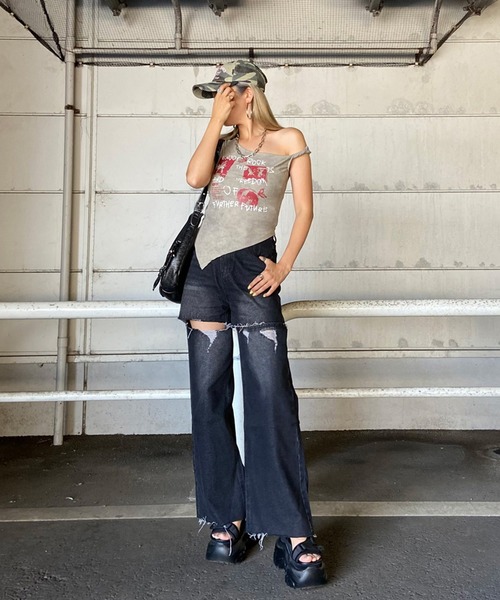 non-hedge(ノンヘッジ)の「ロックプリントイレギュラーヘムワンショルダーTシャツ(Tシャツ/カットソー・レディース・ブラック/ベージュ/オフホワイト・FREE)」の8枚目の写真