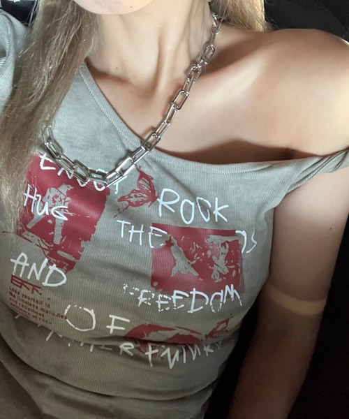 non-hedge(ノンヘッジ)の「ロックプリントイレギュラーヘムワンショルダーTシャツ(Tシャツ/カットソー・レディース・ブラック/ベージュ/オフホワイト・FREE)」の12枚目の写真