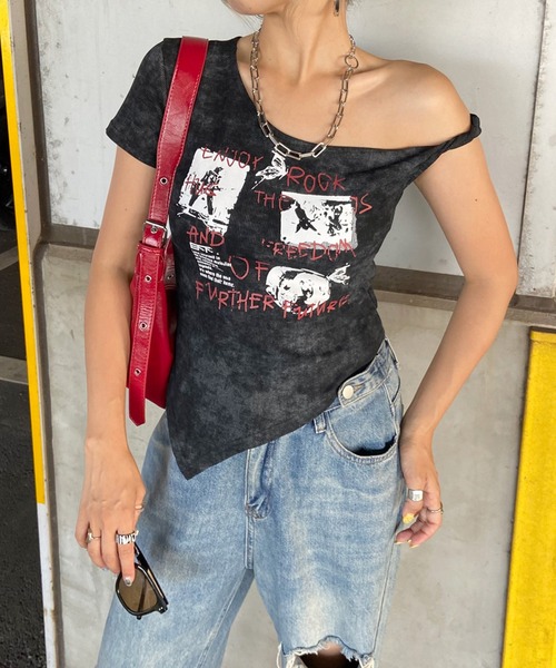 non-hedge(ノンヘッジ)の「ロックプリントイレギュラーヘムワンショルダーTシャツ(Tシャツ/カットソー・レディース・ブラック/ベージュ/オフホワイト・FREE)」の7枚目の写真