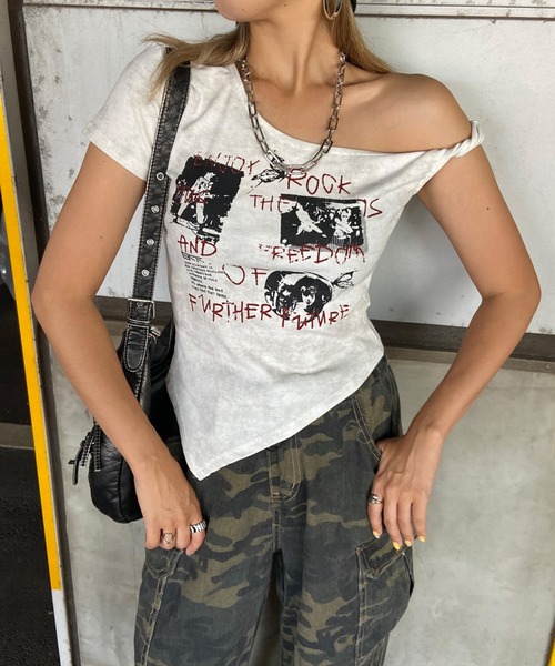 non-hedge(ノンヘッジ)の「ロックプリントイレギュラーヘムワンショルダーTシャツ(Tシャツ/カットソー・レディース・ブラック/ベージュ/オフホワイト・FREE)」の19枚目の写真