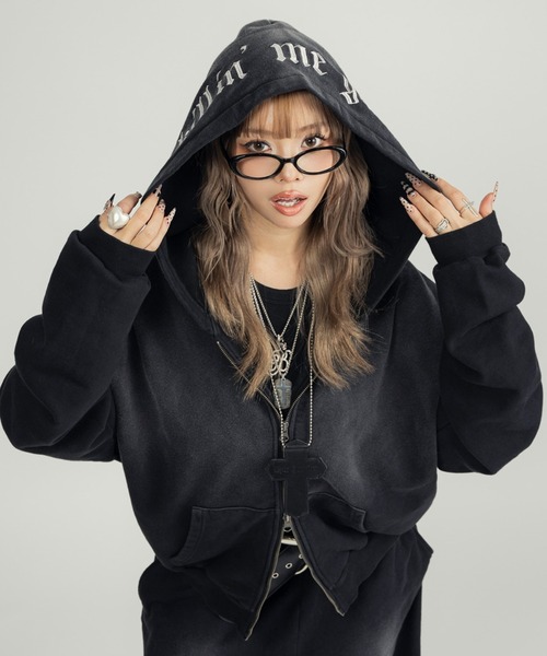 INTER FACTORY（インターファクトリー）の「Killin' me good - ロゴジップフーディー made in INTER FACTORY【ユニセックス】（パーカー・レディース・ブラック/グレー・FREE）」の2枚目の写真