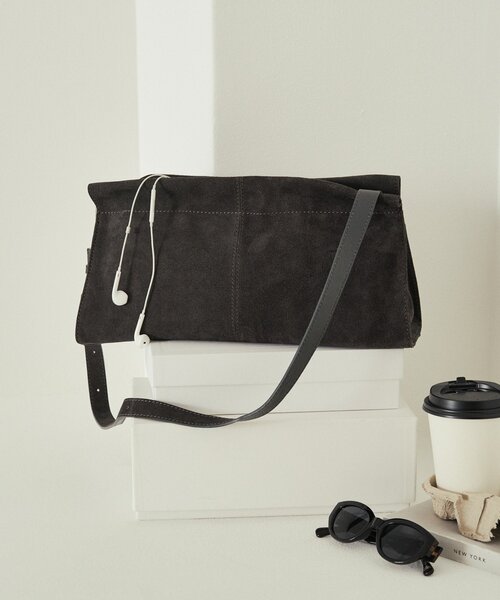 russet（ラシット）の「【再値下げ】スエードショルダーバッグ（ショルダーバッグ・レディース・ダークブラウン/イエロー/グレー・FREE）」の2枚目の写真