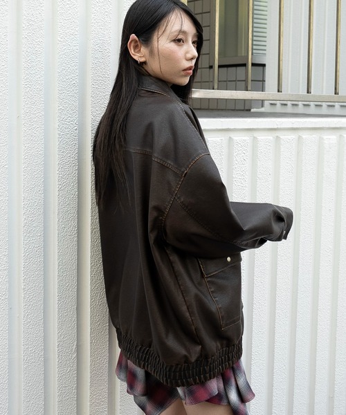 WEGO（ウィゴー）の「WEGO/ヴィンテージライクPUジャケット（ブルゾン・レディース・ブラック/ブラウン・FREE）」の15枚目の写真