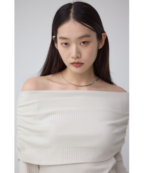 AZUL by moussy（アズールバイマウジー）の「オフショルダーロングスリーブカットトップス（Tシャツ/カットソー・レディース・ブラック/チャコールグレー/アイボリー・SMALL/MEDIUM）」の21枚目の写真