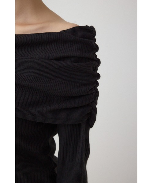 AZUL by moussy（アズールバイマウジー）の「オフショルダーロングスリーブカットトップス（Tシャツ/カットソー・レディース・ブラック/チャコールグレー/アイボリー・SMALL/MEDIUM）」の5枚目の写真