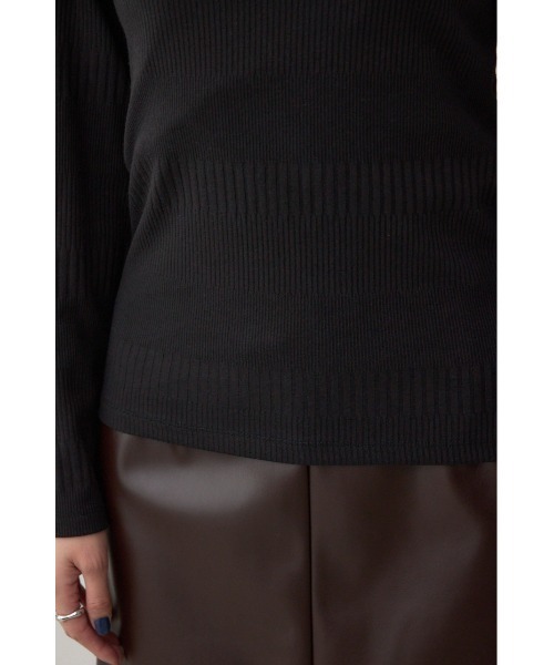 AZUL by moussy（アズールバイマウジー）の「オフショルダーロングスリーブカットトップス（Tシャツ/カットソー・レディース・ブラック/チャコールグレー/アイボリー・SMALL/MEDIUM）」の7枚目の写真