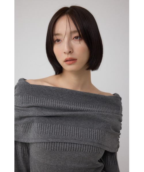 AZUL by moussy（アズールバイマウジー）の「オフショルダーロングスリーブカットトップス（Tシャツ/カットソー・レディース・ブラック/チャコールグレー/アイボリー・SMALL/MEDIUM）」の9枚目の写真