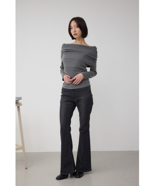 AZUL by moussy（アズールバイマウジー）の「オフショルダーロングスリーブカットトップス（Tシャツ/カットソー・レディース・ブラック/チャコールグレー/アイボリー・SMALL/MEDIUM）」の11枚目の写真