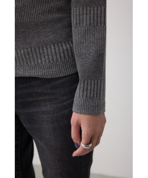 AZUL by moussy（アズールバイマウジー）の「オフショルダーロングスリーブカットトップス（Tシャツ/カットソー・レディース・ブラック/チャコールグレー/アイボリー・SMALL/MEDIUM）」の18枚目の写真