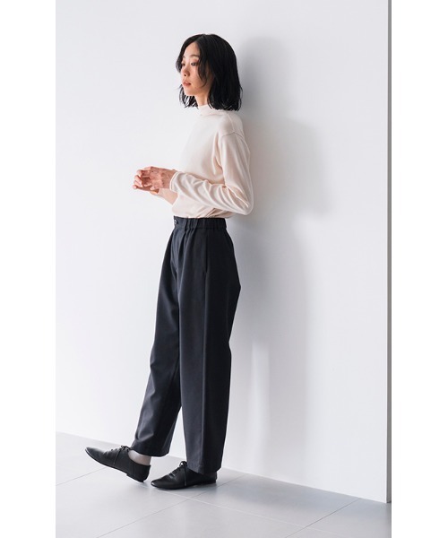 D(ディー)の「コットンウールツイルのタックパンツ(その他パンツ・レディース・ブラック/カーキ・MEDIUM)」の12枚目の写真