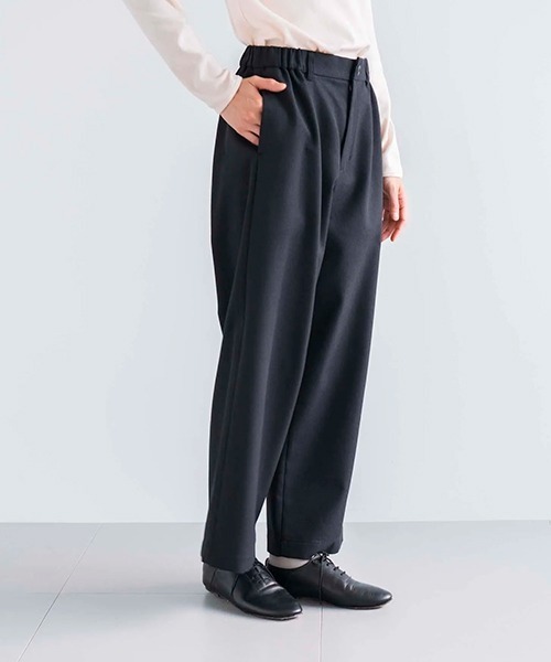 D(ディー)の「コットンウールツイルのタックパンツ(その他パンツ・レディース・ブラック/カーキ・MEDIUM)」の9枚目の写真