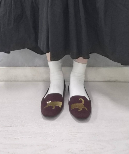Bleu Bleuet(ブルーブルーエ)の「パールcatパンプス(パンプス・レディース・バーガンディー/ブラック・M/L)」の2枚目の写真