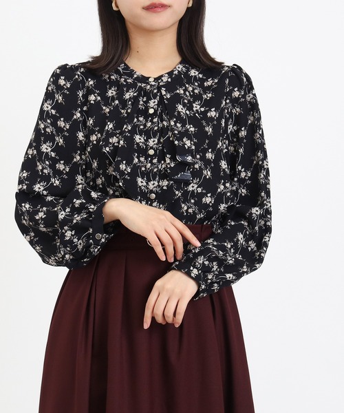 ASTORIA ODIER（アストリアオディール）の「花柄フリルブラウス（シャツ/ブラウス・レディース・アイボリー/ブラック・MEDIUM/LARGE）」の7枚目の写真