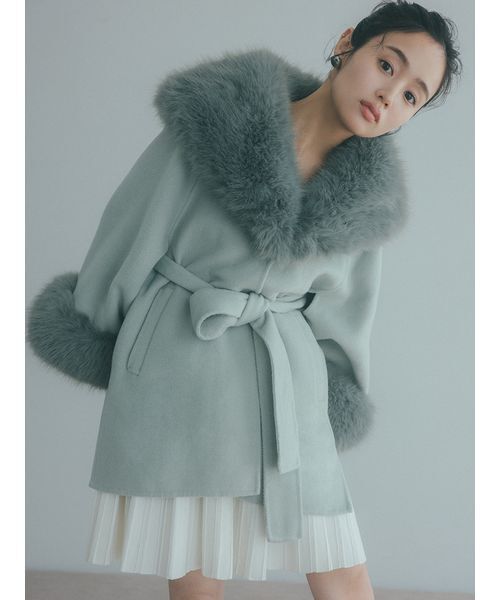 SNIDEL（スナイデル）の「ファーケープコート（チェスターコート・レディース・ミント/オフホワイト・F）」の2枚目の写真